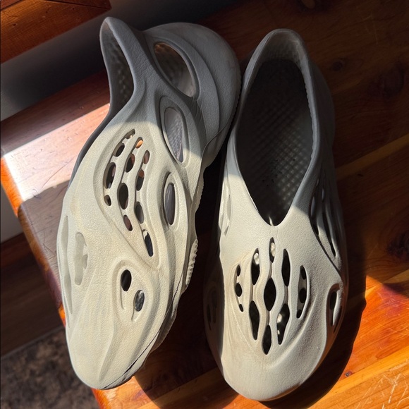 Adidas foam runner color is stone sage - Picture 2 of 8